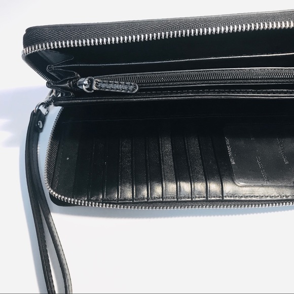 *SOLD* Authentic Michael Kors Travel Wallet - Picture 6 of 9